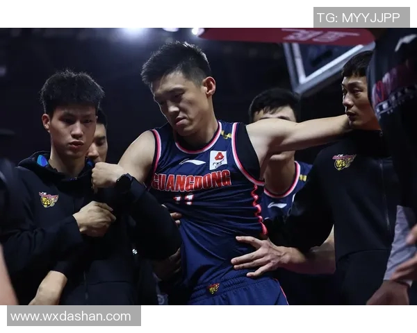 周鹏：从篮球场上的拼搏者到社会公益的引领者，展现多元人生的精彩篇章